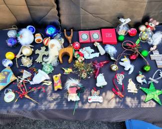 JB227Contemporary Christmas Ornaments