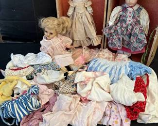 JB254Vintage Dolls, Case  Clothes