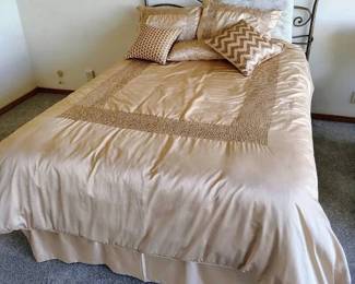 JB111Vintage Queen Bed Frame 