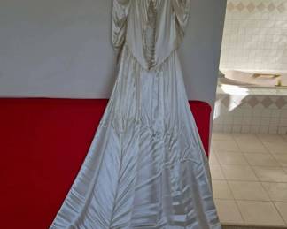 JB173VVintage 1945 Wedding Dress With Veil