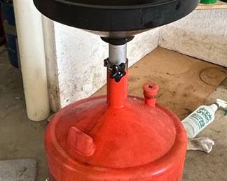 Tuxedo 8 Gallon Oil Drain Pan