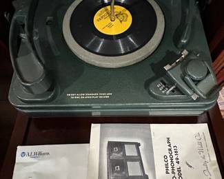 Philco 49-1613 Radio-Phonograph