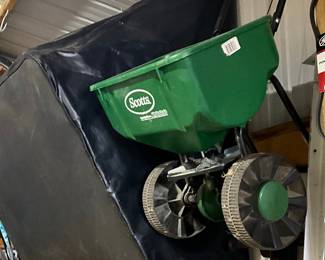Scotts SpeedyGreen 2000 Broadcast Spreader