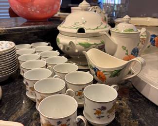Tea cups and mugs