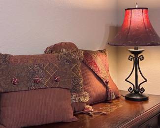 Decorative pillos and lamp