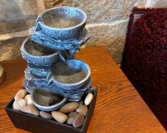 Tabletop water fountain