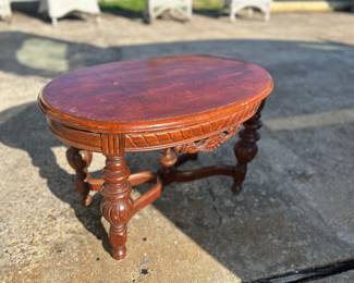 Walnut oval coffe table