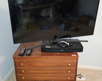 Bose sound bar, Roku, Samsung TV