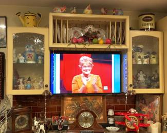 Many many antique pieces 