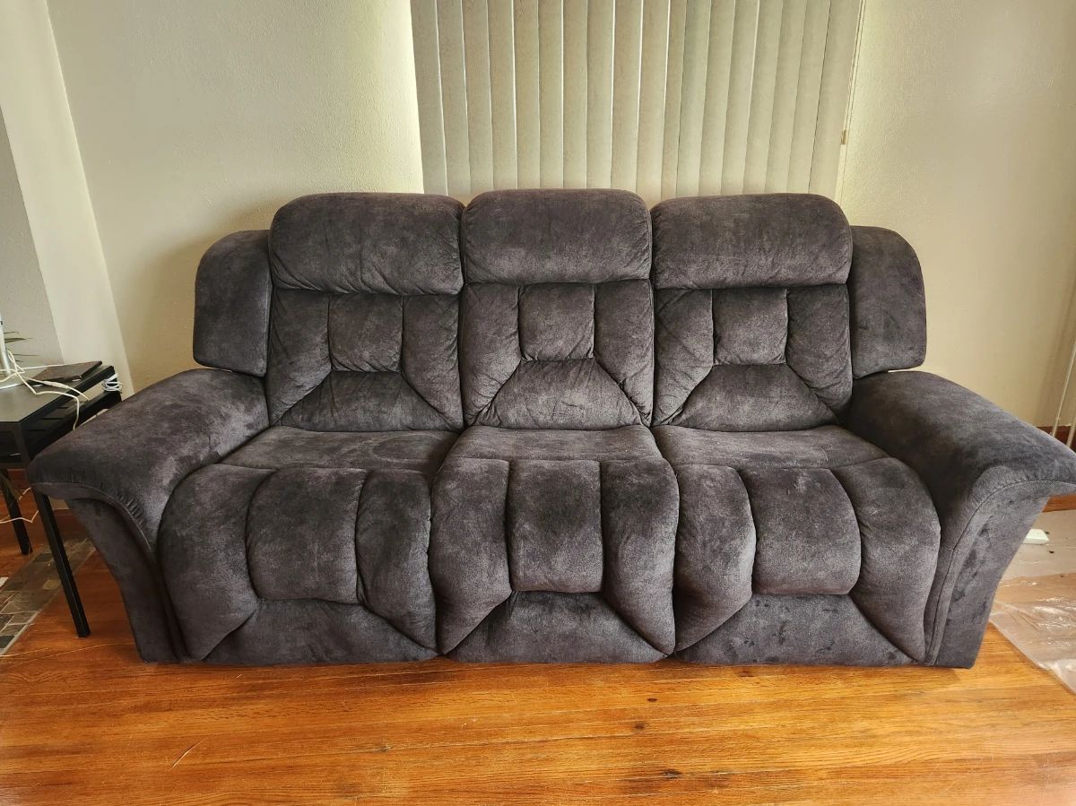 Manual reclining sofa