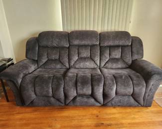 Manual reclining sofa