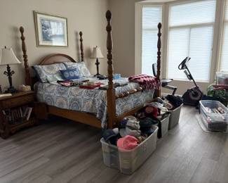 Full queen bedroom set, misc hats