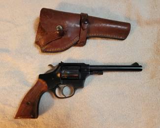 Hi Standard  22 MFG 65-69 9 shot Centennial Deluxe 6 inch. On site day of sale