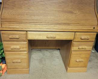 Roll top desk with key