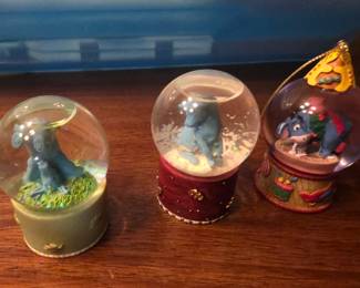 Snow globe ornaments