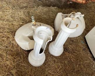 2 SINKS WITH PEDESTALS