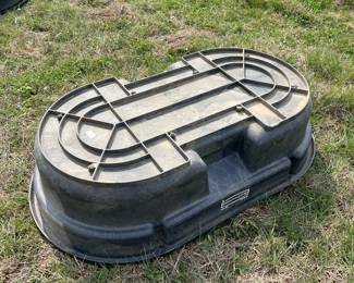 RUBBERMAID 50 GAL STOCK TANK