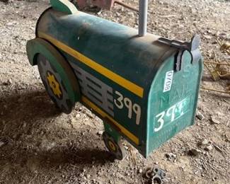 METAL TRACTOR MAILBOX