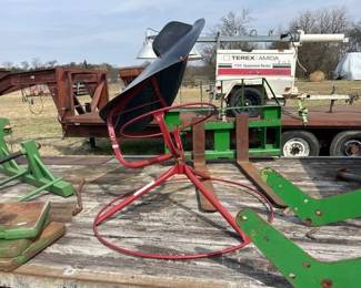 TARTER MINERAL FEEDER