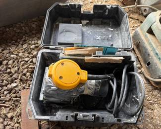 DEWALT SANDER