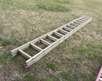 WERNER 28 EXTENSION LADDER