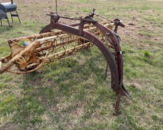NEW HOLLAND 56 HAY RAKE