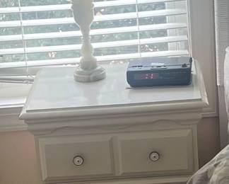 side table, pr alabaster lamps