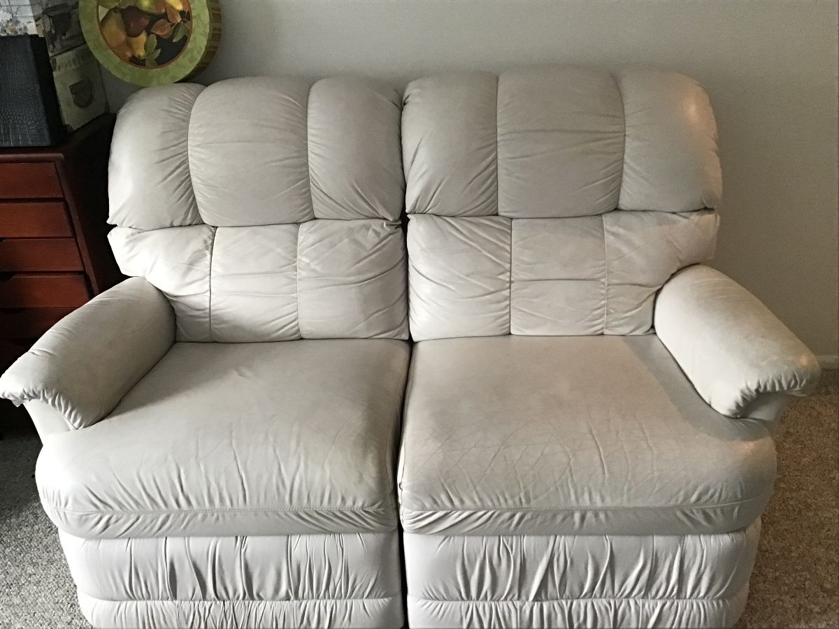 Recliner loveseat