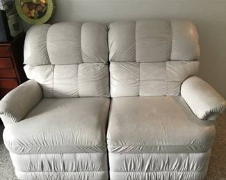 Recliner loveseat
