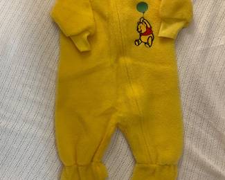Lots of nice gently used vintage baby and toddler clothing. 