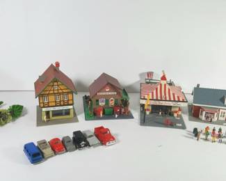 Four HO Scale Assembled Structures With Acsessoriez