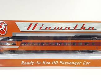 Walthers Ready To Run 1955 Twin Cities Hiawatha 632-9206 Passenger Car