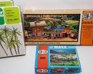 4 Piece HO Con-Cor Kits & Preiser Trees