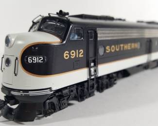 Proto 2000 E8/E9 Southern Diesel Locomotive