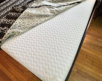 Snoozecube full size mattress.