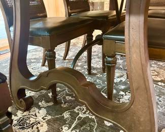 Details of the legs of dining table.