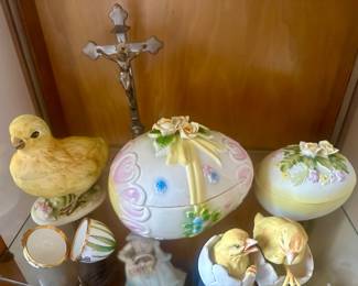 Vintage Lefton Easter boxes.