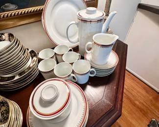 Favolina China (Poland) coffee & dessert set.