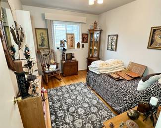 Overview of bedroom.