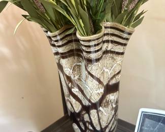 Beautiful Krosno handkerchief glass vase.