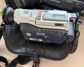 Sony Digital 8 Handycam 420x
