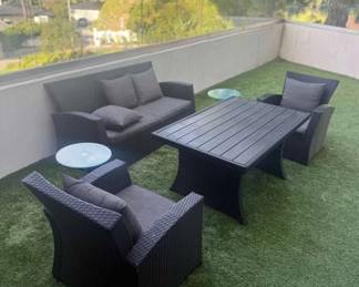 Outdoor patio furniture set