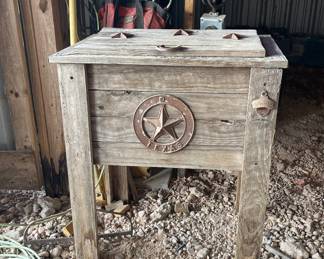 RUSTIC ICE CHEST/COOLER