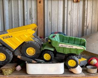 VINTAGE JOHN DEERE & TONKA TRUCKS
