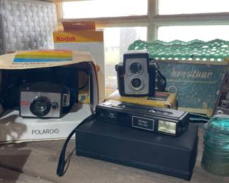 VINTAE POLAROID CAMERA 