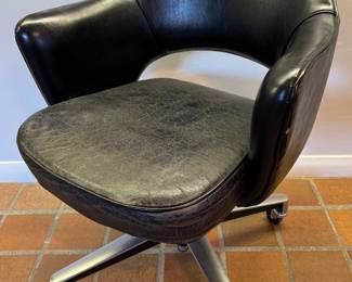 Knoll Saarinen Executive Leather Chair