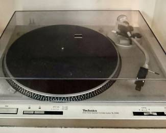 Technics Direct Drive Automatic Turntable System SL-D202