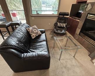 Italian leather love seat by Monaco