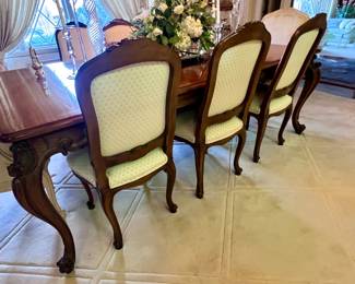 Exquisite Dining Room Table & Chairs