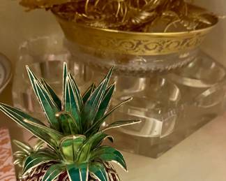 Assorted Napkin Ring Sets & Decor Items